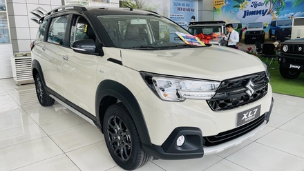 Suzuki XL7 Hybrid.jpg