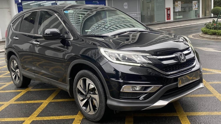 Honda CR-V 2016 lên kính được nhưng không xuống kính được.