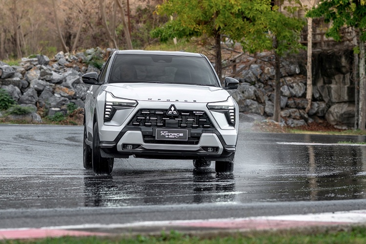 Mitsubishi Xforce HEV ra mắt Thái Lan, tiêu thụ chỉ 4 L/100km