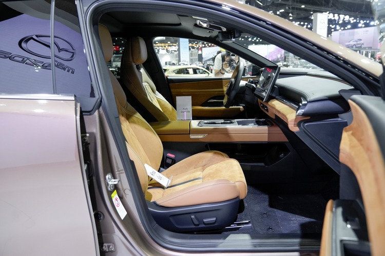 Mazda 6e BIMS 2025 20.jpg