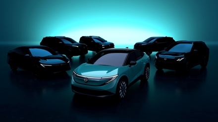Nissan_Global_press_new-model_March25_02.jpg