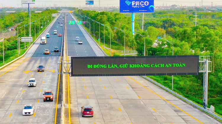 Bộ Xây dựng yêu cầu sớm hoàn thành điều hành cao tốc Bắc - Nam bằng ITS