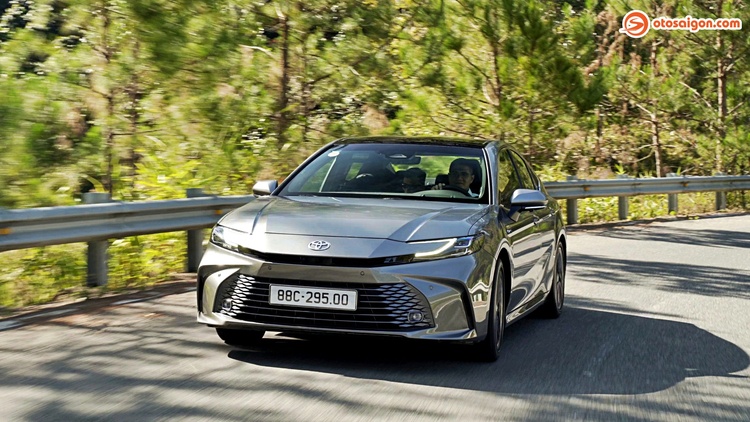 Toyota-Camry-HEV-TOP-69.jpg Toyota-Camry-HEV-TOP-69.jpg