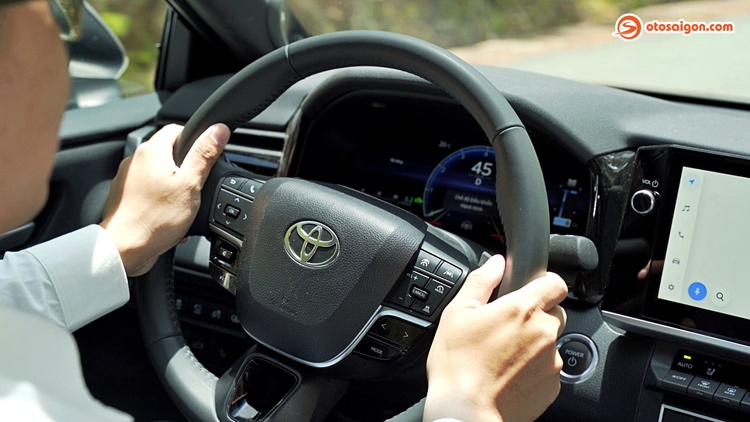 Toyota-Camry-HEV-TOP-95.jpg