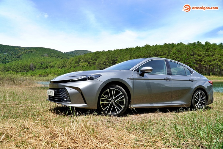 Toyota-Camry-HEV-TOP-7.jpg Toyota-Camry-HEV-TOP-7.jpg
