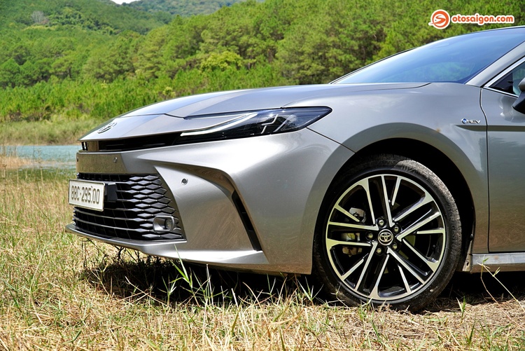 Toyota-Camry-HEV-TOP-9.jpg