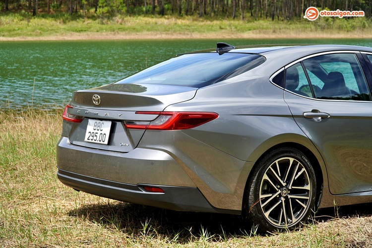 Toyota-Camry-HEV-TOP-25.jpg Toyota-Camry-HEV-TOP-25.jpg