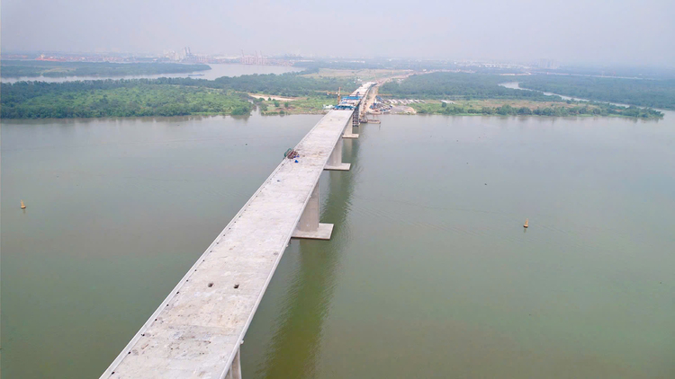 Chạy đua nối thông 4 tuyến cao tốc dịp 30/4