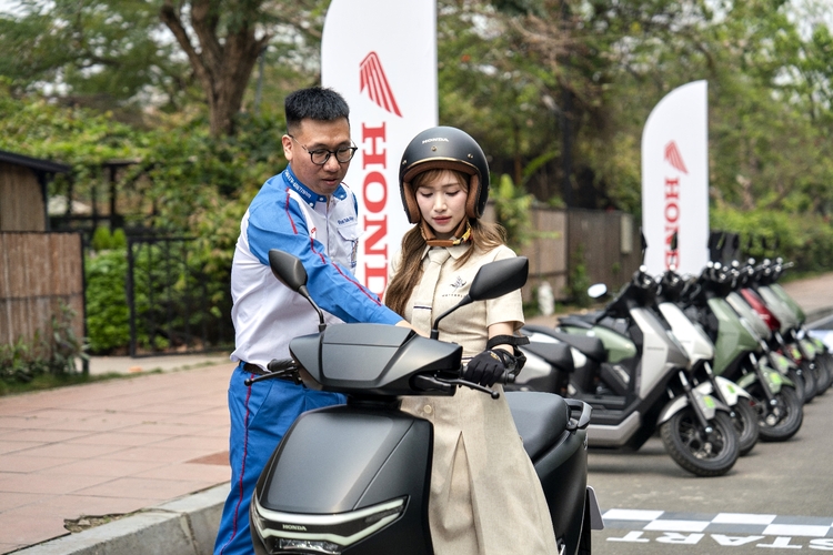 Honda Việt Nam ra mắt Honda HR-V mới, công bố chính sách bán hàng và dịch vụ cho 2 mẫu xe máy điện ICON e: & CUV e: