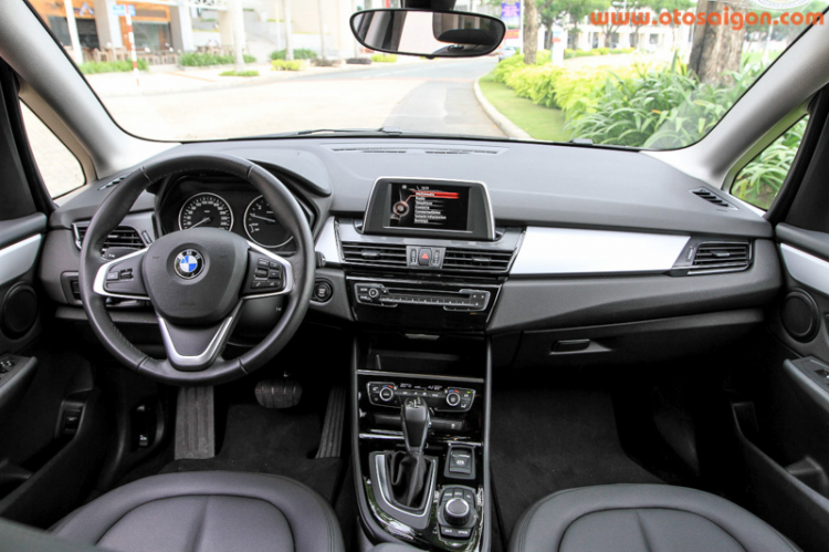 Đánh giá nhanh BMW 218i Active Tourer: Xe sang đi phố