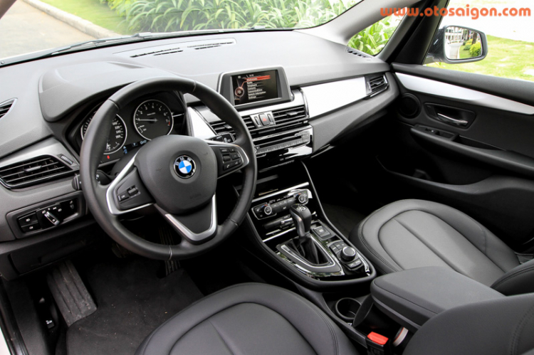 Đánh giá nhanh BMW 218i Active Tourer: Xe sang đi phố