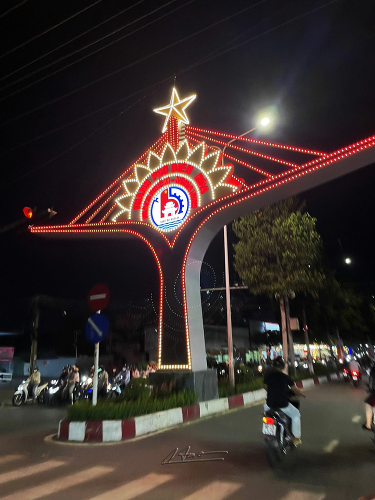 Cổng chào, nét đặc trưng vùng miền trên con đường Xuyên Việt