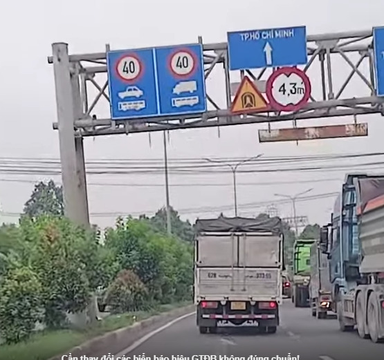 Cần thay đổi các biển báo hiệu GTĐB không đúng chuẩn! Cần thay đổi các biển báo hiệu GTĐB không đúng chuẩn!