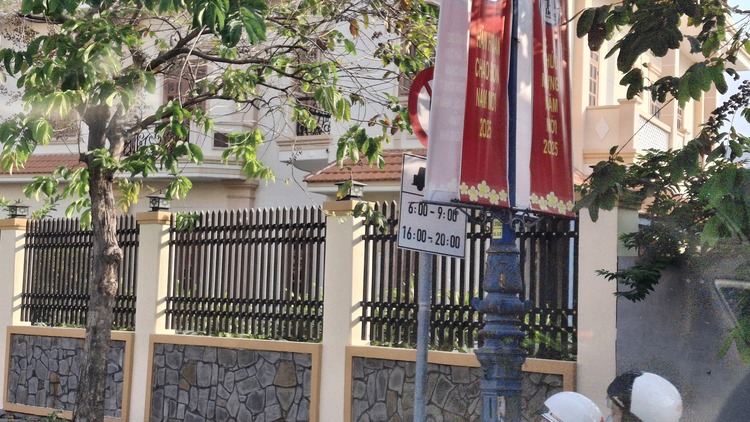 Cần thay đổi các biển báo hiệu GTĐB không đúng chuẩn! Cần thay đổi các biển báo hiệu GTĐB không đúng chuẩn!