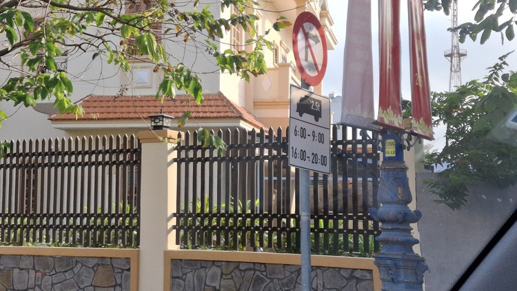 Cần thay đổi các biển báo hiệu GTĐB không đúng chuẩn! Cần thay đổi các biển báo hiệu GTĐB không đúng chuẩn!