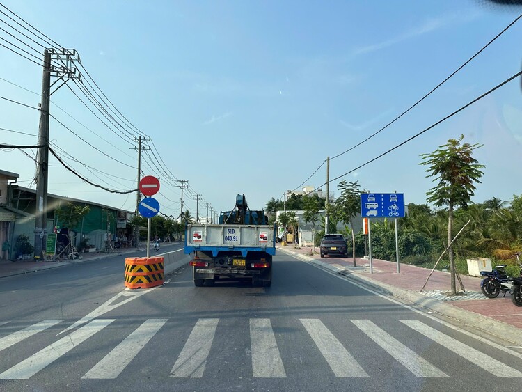 Cần thay đổi các biển báo hiệu GTĐB không đúng chuẩn! Cần thay đổi các biển báo hiệu GTĐB không đúng chuẩn!