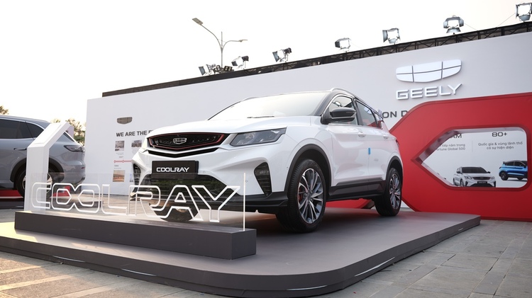 Lai thu Geely Coolray.JPG