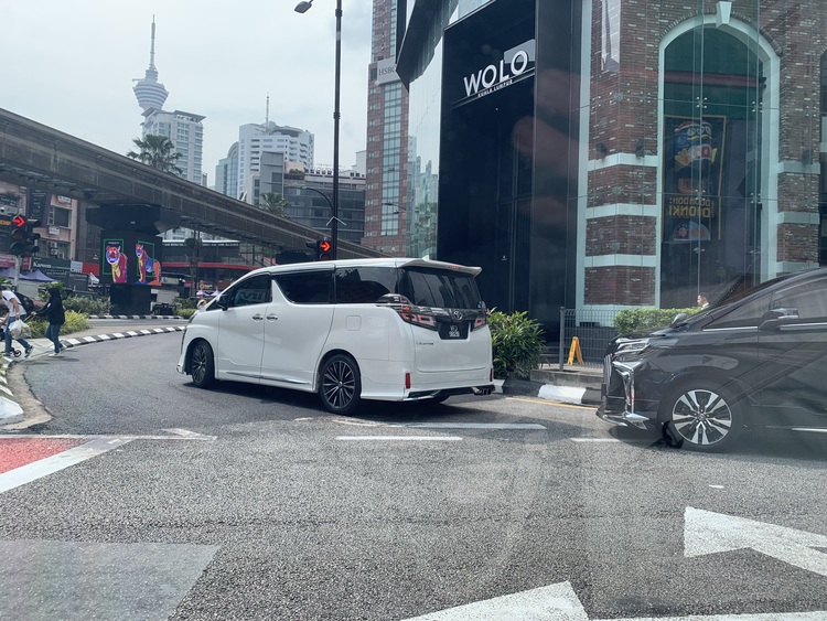 Volvo XC90 2025 ra mắt tại Malaysia, 2 phiên bản, giá từ 2,42 tỷ đồng