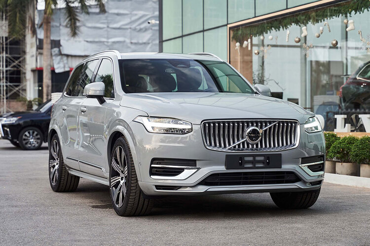 Volvo XC90 Recarge.jpg