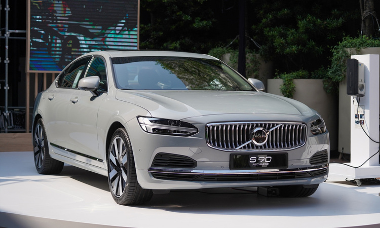 Volvo S90 Recharge.jpg