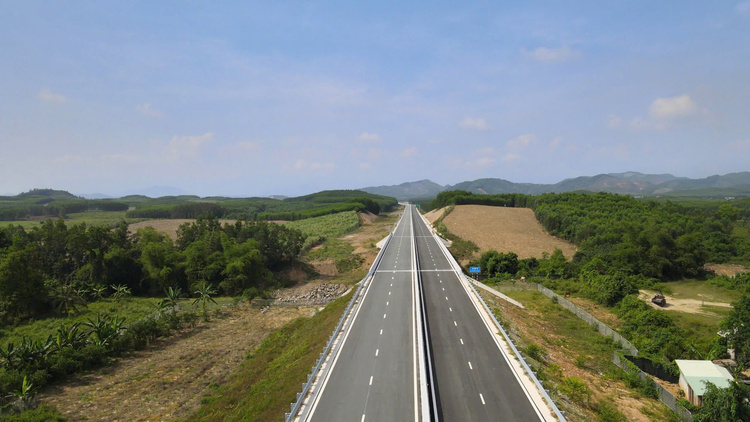 Toàn cảnh hơn 70km cao tốc Vân Phong - Nha Trang trước ngày khai thác 19/4
