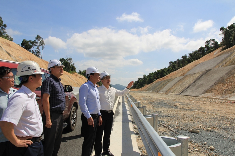 Toàn cảnh hơn 70km cao tốc Vân Phong - Nha Trang trước ngày khai thác 19/4