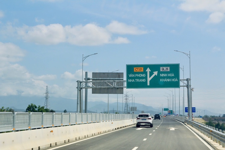 Toàn cảnh hơn 70km cao tốc Vân Phong - Nha Trang trước ngày khai thác 19/4