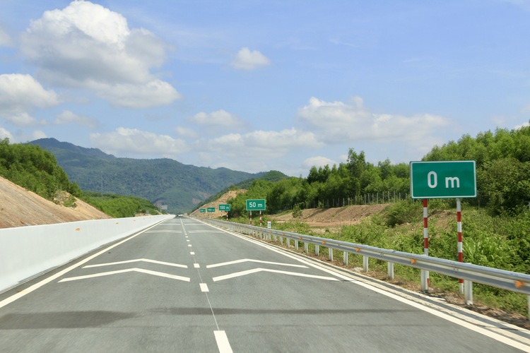 Toàn cảnh hơn 70km cao tốc Vân Phong - Nha Trang trước ngày khai thác 19/4
