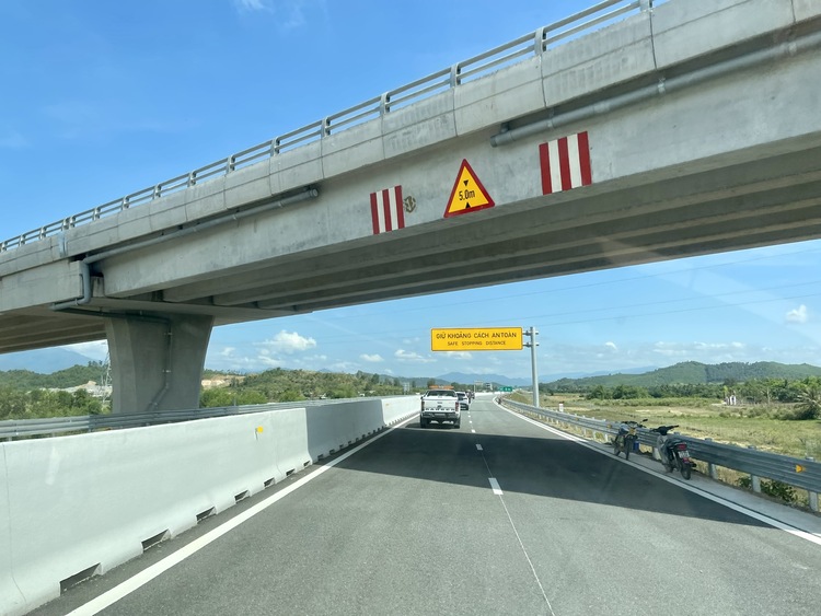 Toàn cảnh hơn 70km cao tốc Vân Phong - Nha Trang trước ngày khai thác 19/4