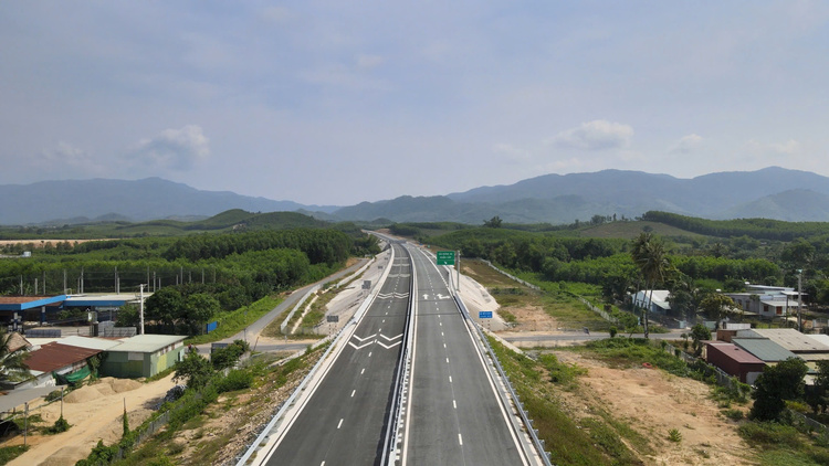 Toàn cảnh hơn 70km cao tốc Vân Phong - Nha Trang trước ngày khai thác 19/4