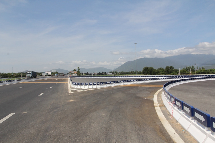 Toàn cảnh hơn 70km cao tốc Vân Phong - Nha Trang trước ngày khai thác 19/4