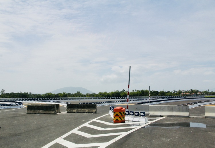 Toàn cảnh hơn 70km cao tốc Vân Phong - Nha Trang trước ngày khai thác 19/4