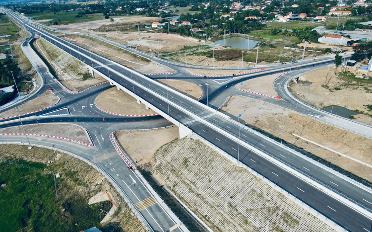 Toàn cảnh hơn 70km cao tốc Vân Phong - Nha Trang trước ngày khai thác 19/4