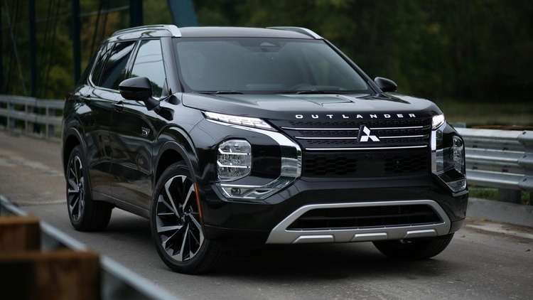 2024_Mitsubishi_Outlander_1.jpg