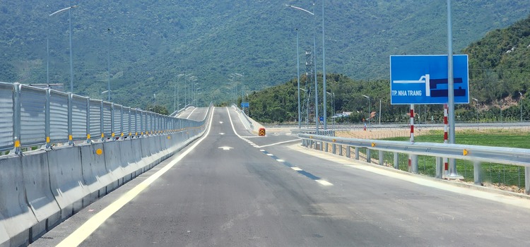 Toàn cảnh hơn 70km cao tốc Vân Phong - Nha Trang trước ngày khai thác 19/4