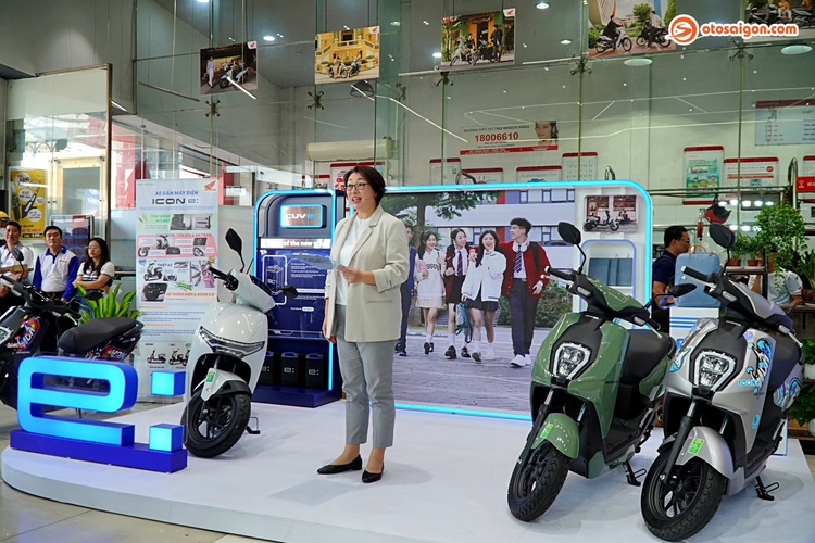 Honda bàn giao xe máy điện ICON e: đến tay khách hàng tại TPHCM