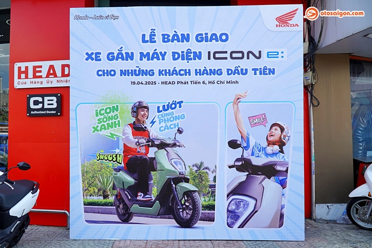 Honda bàn giao xe máy điện ICON e: đến tay khách hàng tại TPHCM