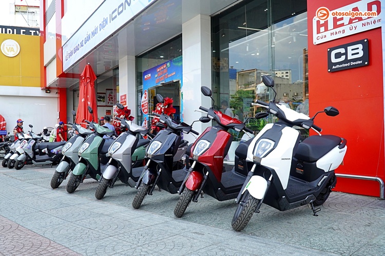 Honda bàn giao xe máy điện ICON e: đến tay khách hàng tại TPHCM