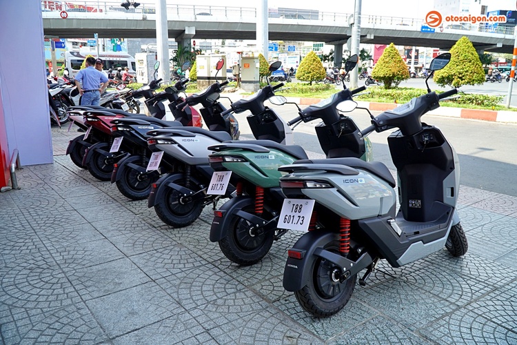 Honda bàn giao xe máy điện ICON e: đến tay khách hàng tại TPHCM