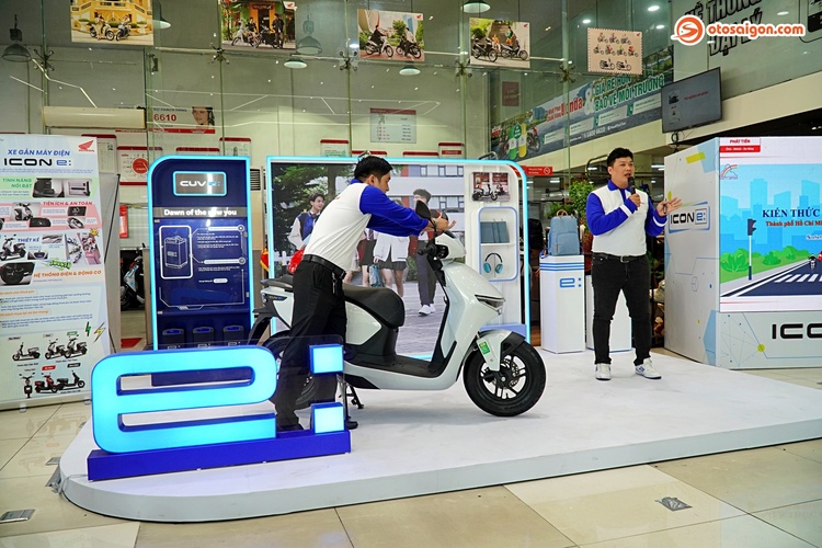 Honda bàn giao xe máy điện ICON e: đến tay khách hàng tại TPHCM