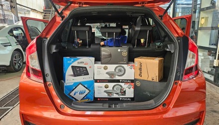 Honda Jazz nâng cấp âm thanh, ánh sáng tại Autobis