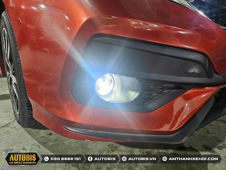Honda Jazz nâng cấp âm thanh, ánh sáng tại Autobis