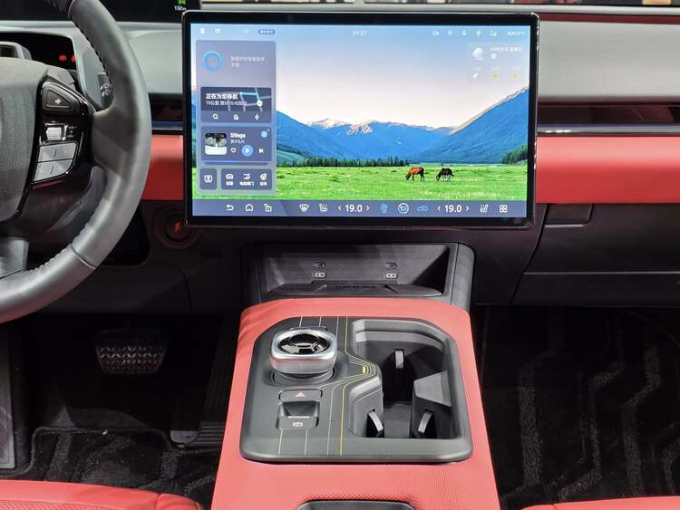 Ảnh thực tế Toyota bZ5, mẫu SUV Coupe chạy điện giá rẻ hoàn toàn mới vừa ra mắt