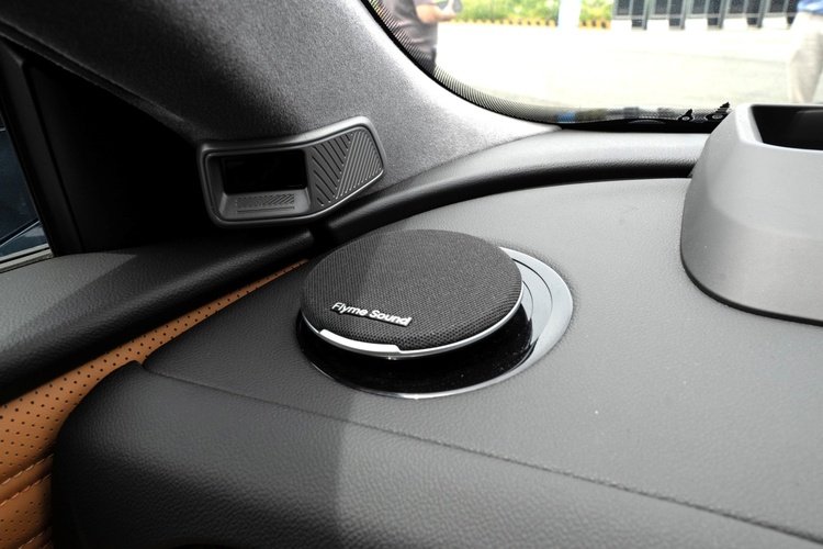 geely-galaxy-starshine-8-23.jpg