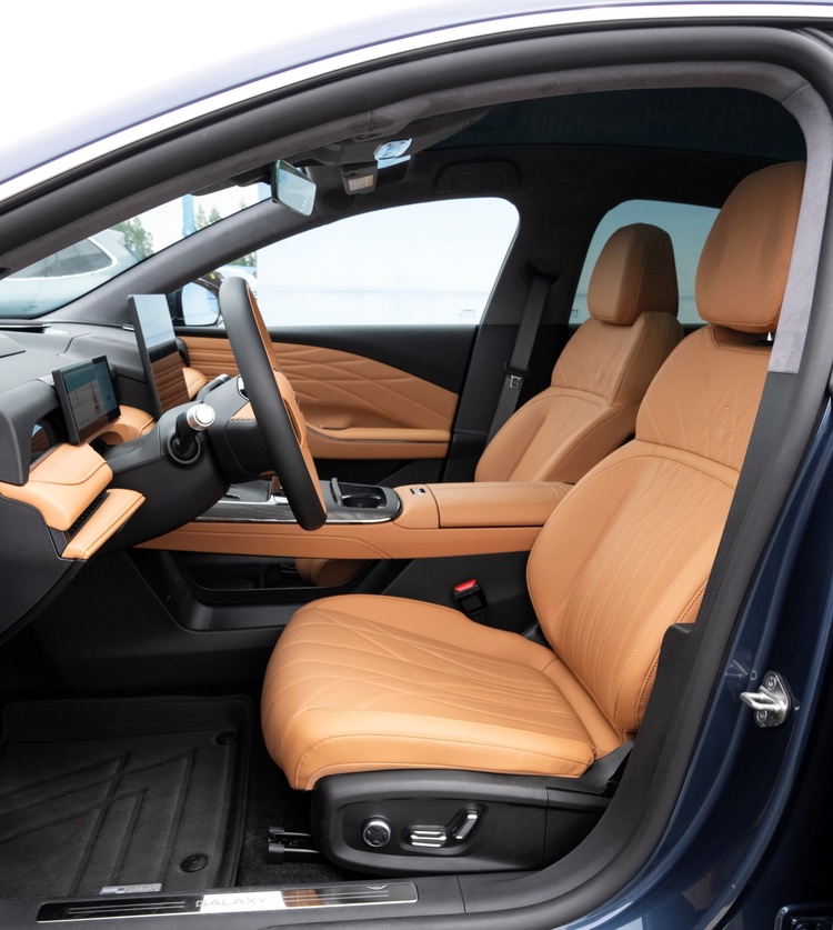 geely-galaxy-starshine-8-28.jpg