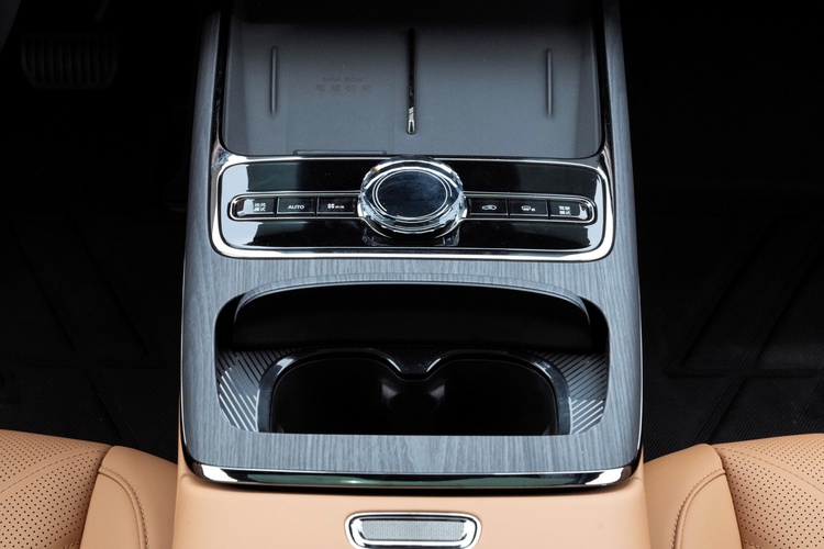 geely-galaxy-starshine-8-26.jpg