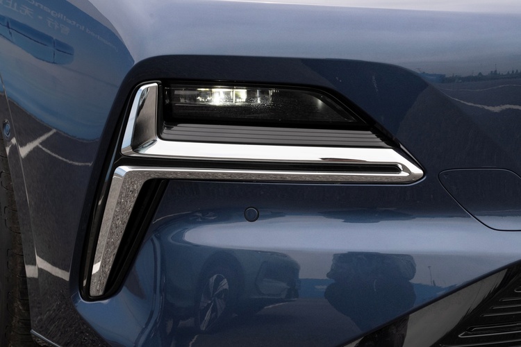 geely-galaxy-starshine-8-9.jpg