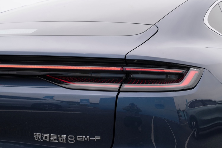 geely-galaxy-starshine-8-13.jpg