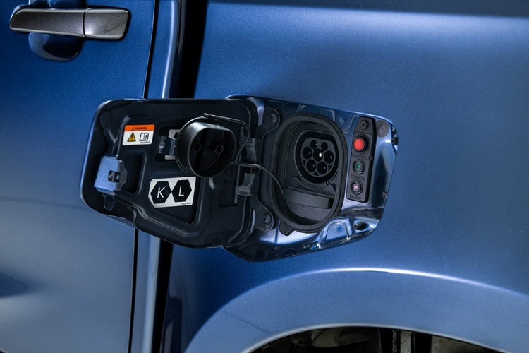 Isuzu D-Max EV bắt đầu sản xuất tại Thái Lan, nhận đặt hàng tại Na Uy với giá từ 2,15 tỷ đồng