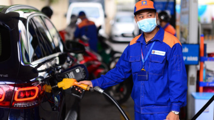 Giá xăng dầu chiều 05/05: Đồng loạt giảm, Xăng E5 RON92 giảm còn 19.150 đồng/lít.